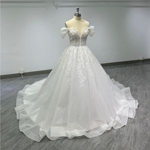 Beautiful wedding dress, new, never worn. It didn’t fit me and I couldn’t return
